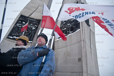 Zlozenie zniczy i wiencow w Rocznice Grudnia 70 pod...