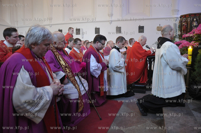 Nabozenstwo meki Panskiej w Wielki Piatek w Katedrze...
