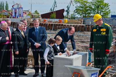 Pomnik Trzech Krzyzy na Placu Solidarnosci w Gdansku.....