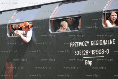 Pociag "Heweliusz", prowadzony przez parowoz z wolsztynskiej...