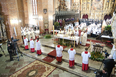 W Bazylice katedralnej w Pelplinie świecenia biskupie...