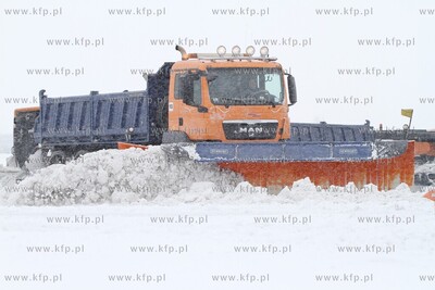 Wiosna w zimowej szacie w Porcie Lotniczym Gdansk im....