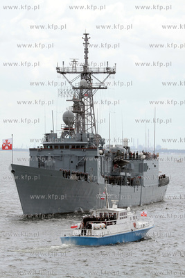 Parada wszystkich najwazniejszych klas okretow bedacych...