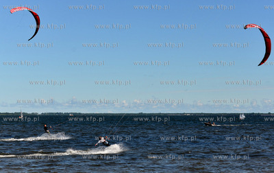 Wakacje w Pucku. Kitesurfing 20.07.2013 fot. Andrzej...
