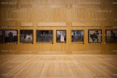 Wystawa obrazów Zdzisława Beksińskiego w Teatrze...