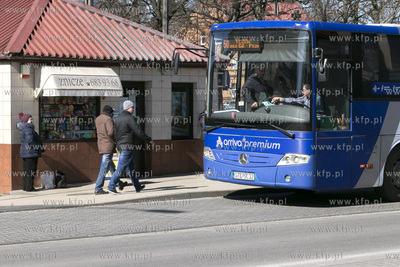 Autobus Arrivy linii 50 relacji Gdańsk - Tczew stoi...