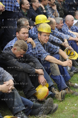 Protest stoczniowcow ze Stoczni Gdynia w związku z...