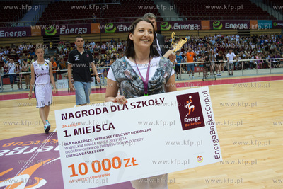 Niemal 80 000 mlodych koszykarzy z ponad 6 500 szkol...
