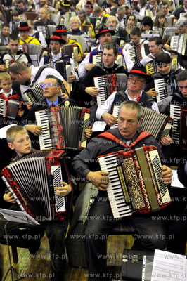 Kartuzy. Dzien Jednosci Kaszubow. Podczas uroczystosci...