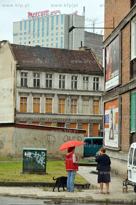 Gdansk. Domy miedzy ulicami Sieroca i Olejarna. W oddali...