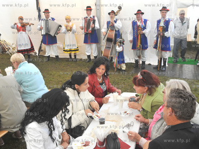 Kaszubskie dozynki powiatu kartuskiego w Zukowie. Biesiada...