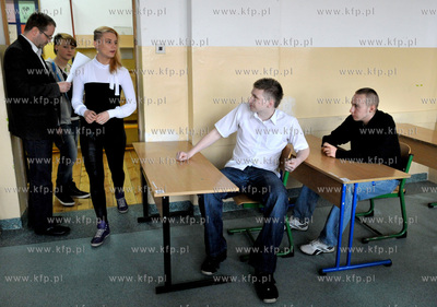 Egzamin klas trzecich z zakresu przedmiotow humanistycznych...