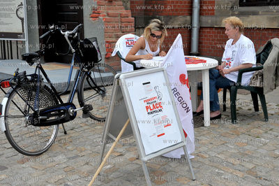 Dworzec Glowny PKP w Gdansku. NSZZ Solidarnosc zbiera...