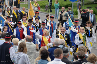 XIII Swiatowy Zjazd Kaszubow w Leborku. Barwny korowod...
