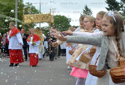 Boże Ciało w Gdańsku Brzeźnie. Procesja na ul....