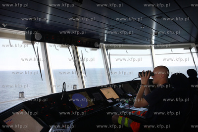 Prom armatora Finnlines kursjacy na trasie Travemunde...