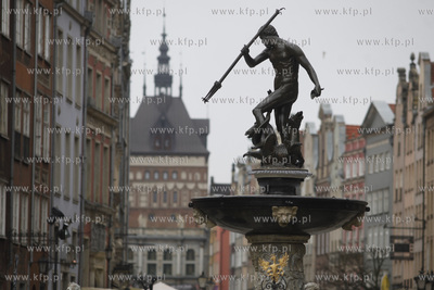 Gdansk. Dlugi Targ. Powrot posągu rzymskiego boga...