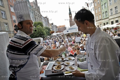 Gdansk, Dlugi Targ. Pomorskie smaki to pokazy przyrzadania...