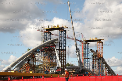 Montaz luku stanowiacego element nosny wiaduktu na...