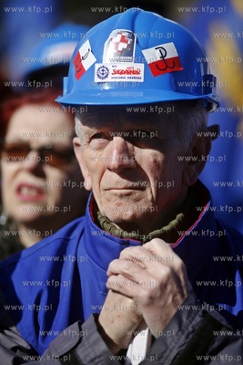 Pikieta pod Urzędem Wojewodzkim w Gdansku w gescie...