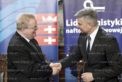 Gdansk. Dwor Artusa. Podpisanie umowy miedzy Zarzadem...