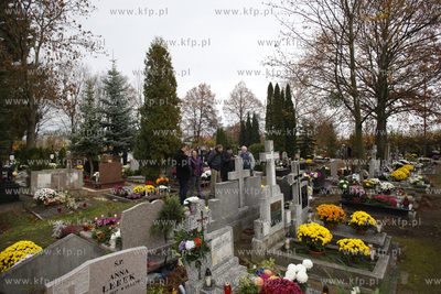 Cmentarz komunalny przy ul. Spokojnej w Pruszczu Gdanskim.
01.11.2013
fot....