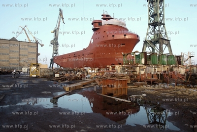 Stocznia Gdansk. Budowa statku typu PSV Ocean Art do...