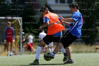 Gdansk Zaspa. Pilkarski turniej dzikich druzyn Do przerwy...