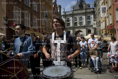 Parada ul. Długą i Długi Targ w Gdańsku kończąca...