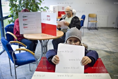 Obwodowa Komisja Wyborcza nr. 200 w Gdańsku. Głosowanie...