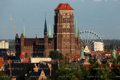 Gdansk widziany z Gory Gradowej. Nz. Kosciol Mariacki,...