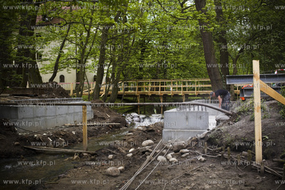 Remont mostków w Parku Oliwskim.
18.05.2016
fot....