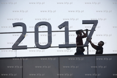 Zawieszanie napisu Festiwal Polskich Filmów Fabularnych...