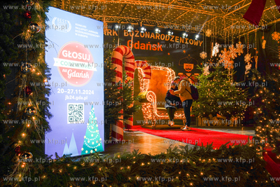 Jarmark Bożonarodzeniowy w Gdańsku. Scena z fotelem...