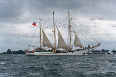Zlot żaglowców Baltic Sail w Gdańsku. Parada jedostek...