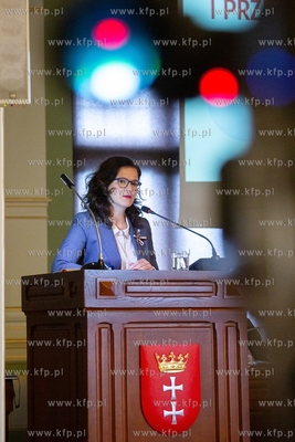 XII sesja Rady Miasta Gdańska. Nz. Aleksandra Dulkieicz...