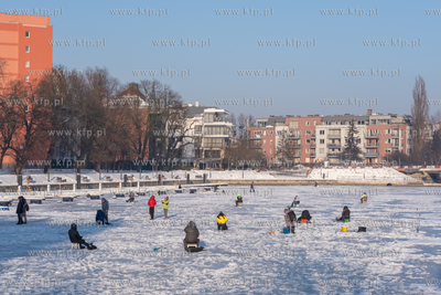 Gdańsk, Żabi Kruk. Wędkarze na lodzie. 19.01.2026...