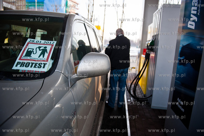 Gdansk. Protest kierowcow przeciwko rosnacym cenom...