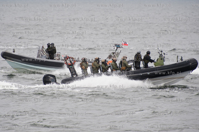 Zatoka Gdanska. Pokaz akcji odbijania zakladnikow ze...