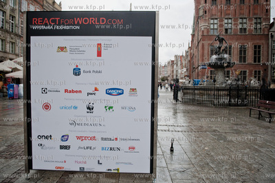 Gdansk. Dlugi Targ. Otwarcie wystawy pt REACT FOR WORLD...