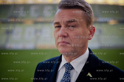 Gdansk. Stadion PGE Arena. Symboliczne ukonczenie malowania...