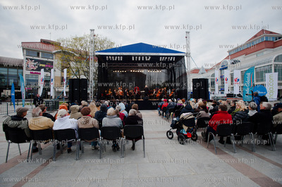 Plac Przyjaciol Sopotu. Sopot Ulica Artystow. Koncert...