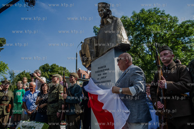 Gdansk. Orunia. Plac przy kosciele sw. Jana Bosko....