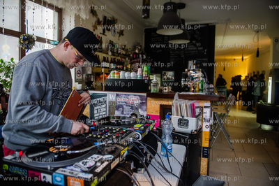 Gdansk. Kawiarnia Fusy i Mietusy. Tysiace Winyli na...