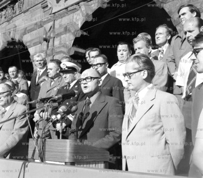 Gdansk Dlugi Targ. Na trybunie przemawia I sekretarz...