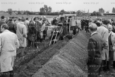 Pokaz nowoczesnych maszyn melioracyjnych produkcji...