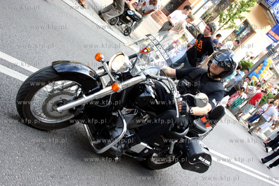 Swieto ulicy Swietojanskiej w Gdyni. Wielka parada...