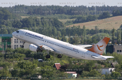 Gdansk, Rebiechowo Nz. Airbus A320-211 linii Freebird...
