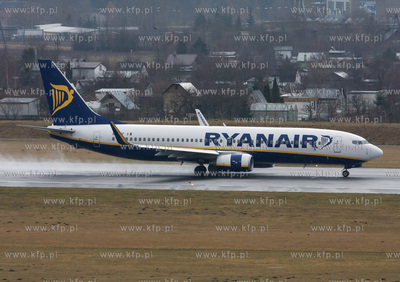 Gdansk, Rebiechowo. Nz. Boeing 737-8AS linii Ryanair....