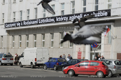 Na znak zaloby w po tragicznej smierci czterech lotnikow...